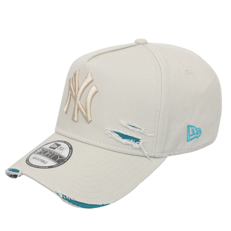 Boné New Era 9Forty Destroyed MLB New York Yankees Strapback Off White