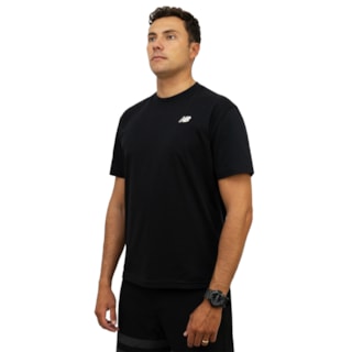 Camiseta New Balance Essentials Preta