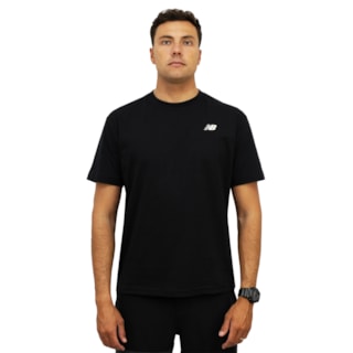 Camiseta New Balance Essentials Preta